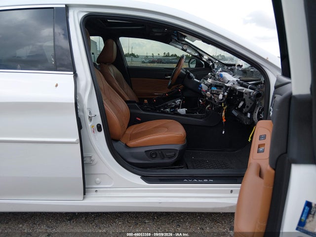 2019 TOYOTA AVALON LIMITED 5