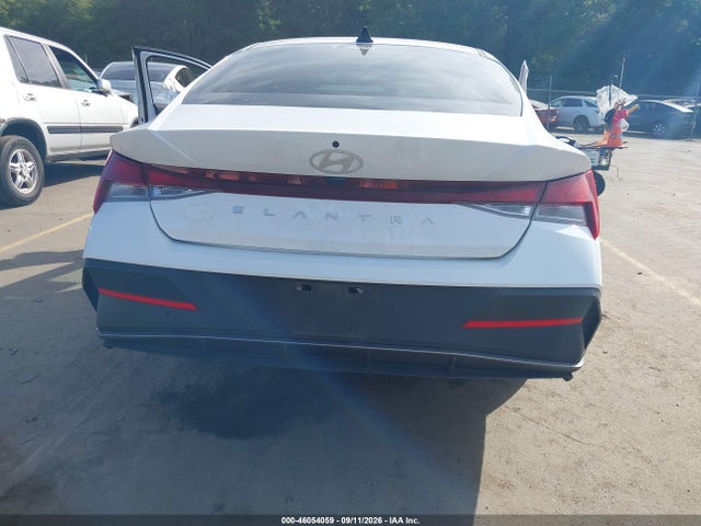 2024 HYUNDAI ELANTRA SE 16