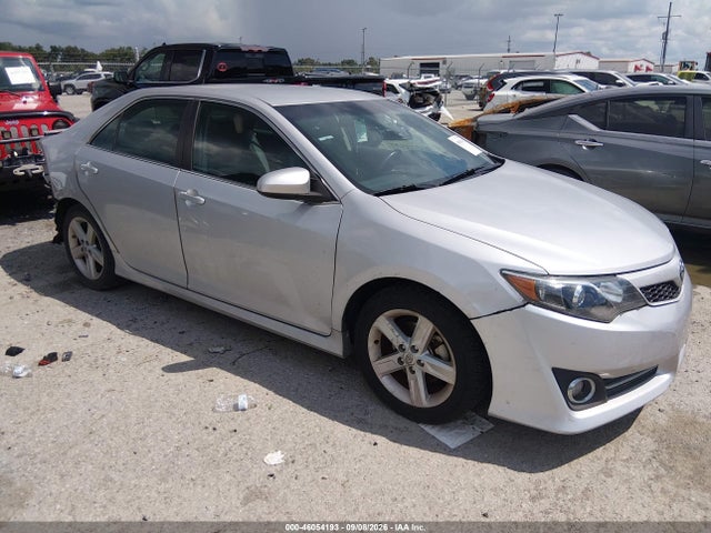 2014 TOYOTA CAMRY SE