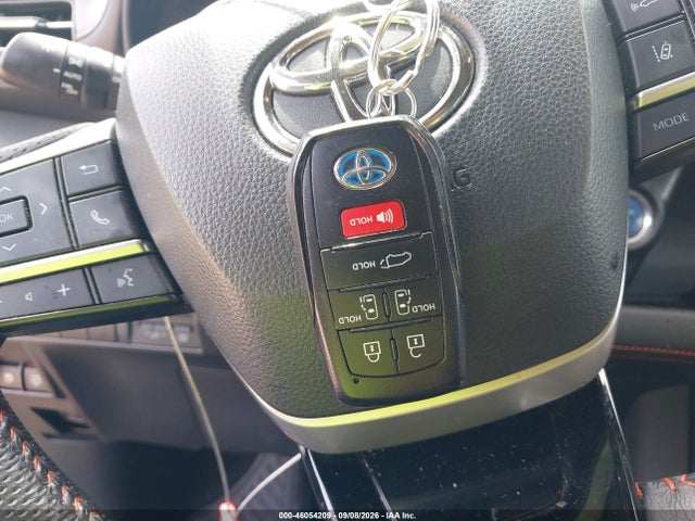 2022 TOYOTA SIENNA XSE 11
