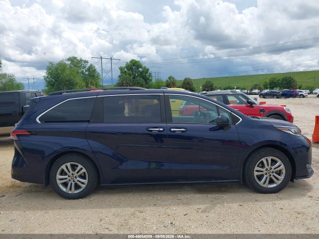 2022 TOYOTA SIENNA XSE 14