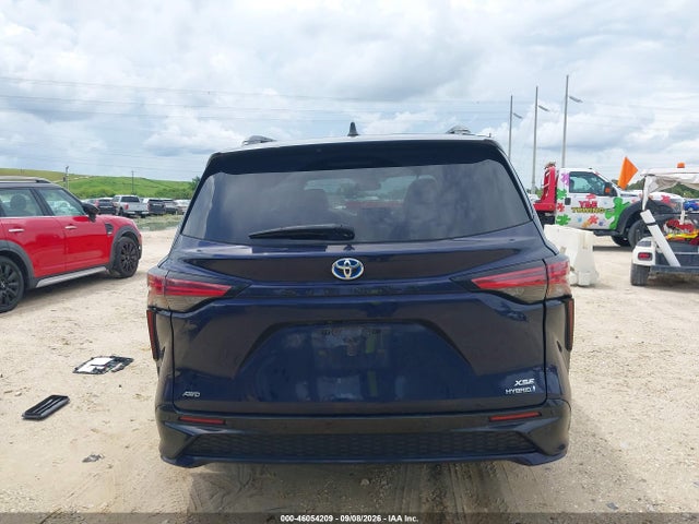 2022 TOYOTA SIENNA XSE 17