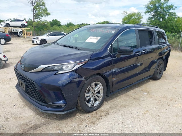 2022 TOYOTA SIENNA XSE 2