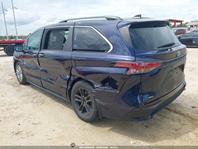 2022 TOYOTA SIENNA XSE 3