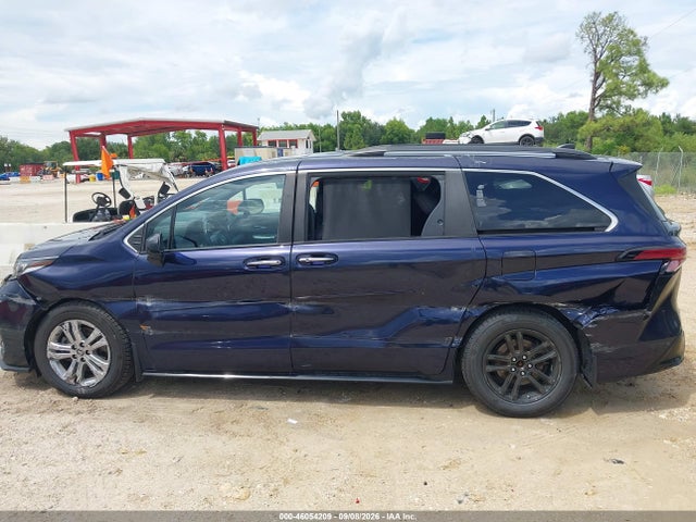 2022 TOYOTA SIENNA XSE 6