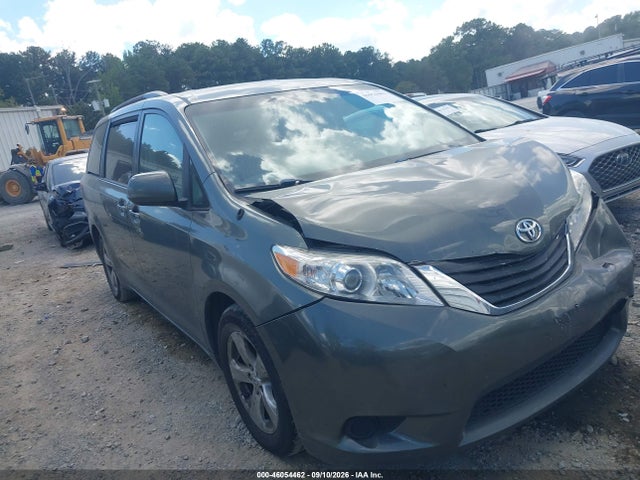 2013 TOYOTA SIENNA LE V6 8 PASSENGER