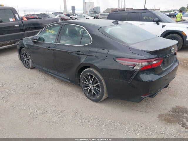 2021 TOYOTA CAMRY SE 3