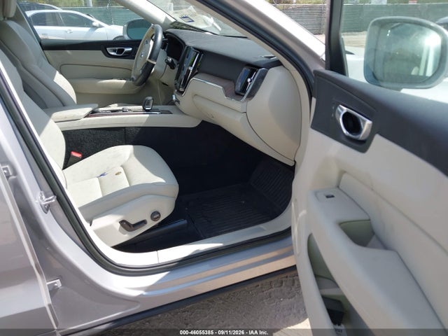2022 VOLVO XC60 B5 MOMENTUM 5