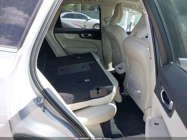 2022 VOLVO XC60 B5 MOMENTUM 8