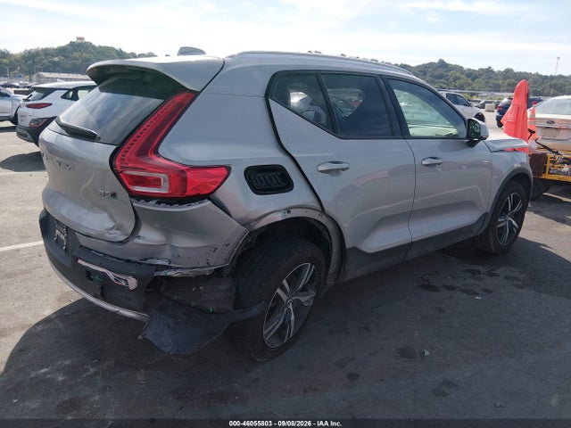 2023 VOLVO XC40 B5 CORE 4
