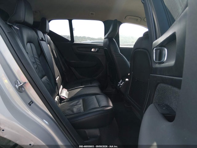 2023 VOLVO XC40 B5 CORE 8