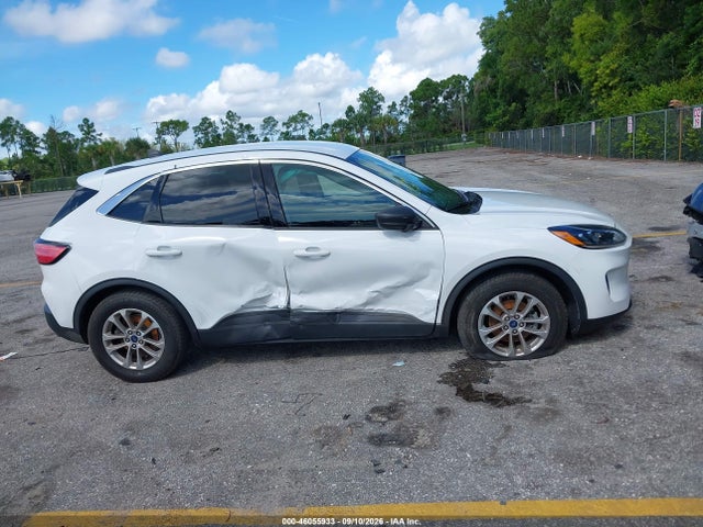 2022 FORD ESCAPE SE 13