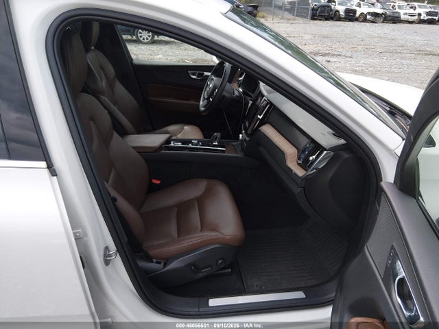 2023 VOLVO XC60 B5 PLUS BRIGHT THEME 5