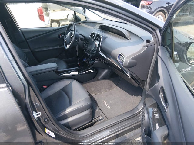 صورة 5 لـ 2016 Toyota PRIUS THREE TOURING