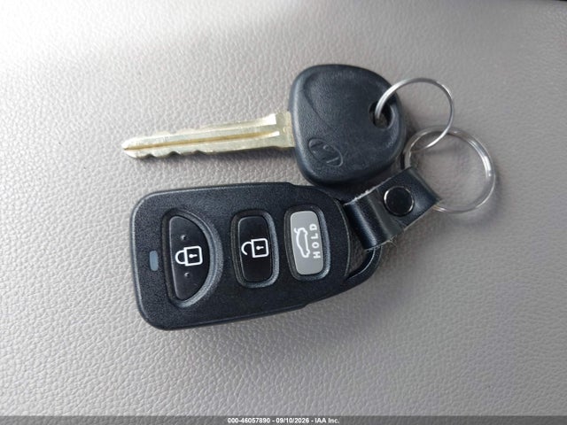 2017 HYUNDAI ELANTRA SE 11