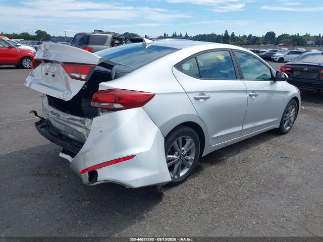 2017 HYUNDAI ELANTRA SE 4