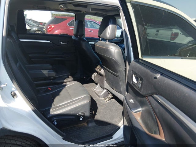 2017 TOYOTA HIGHLANDER XLE 8