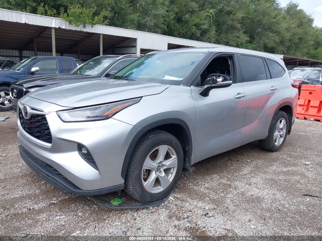 2022 TOYOTA HIGHLANDER LE 2