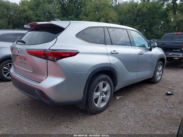 2022 TOYOTA HIGHLANDER LE 4