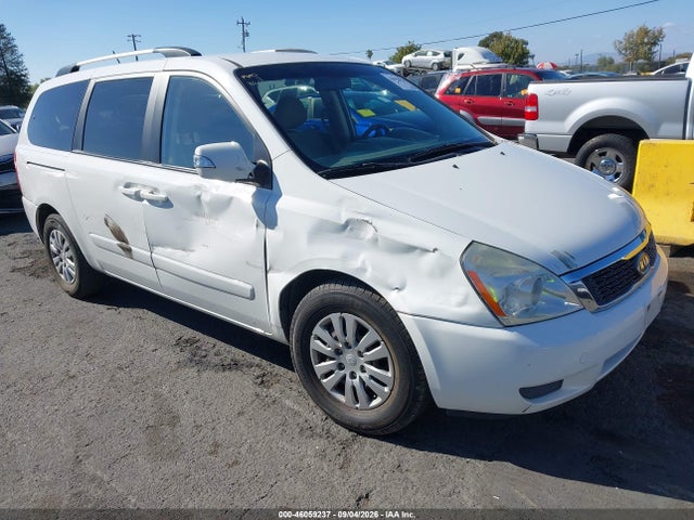 2011 KIA SEDONA LX