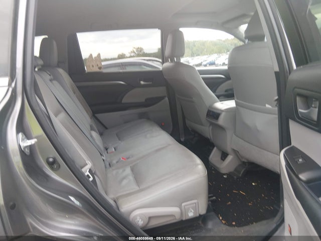 2017 TOYOTA HIGHLANDER LIMITED 8