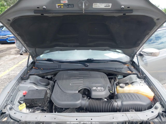 2019 CHRYSLER 300 LIMITED 10