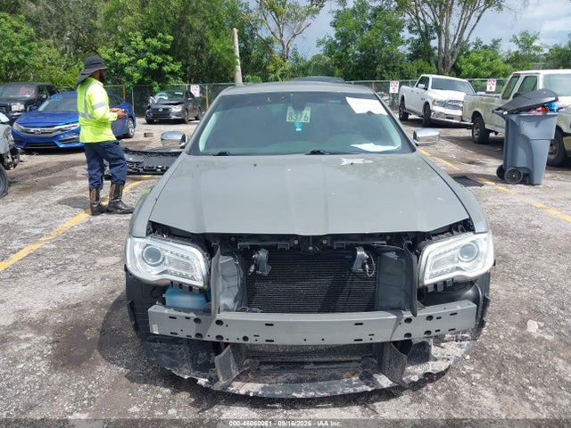 2019 CHRYSLER 300 LIMITED 6