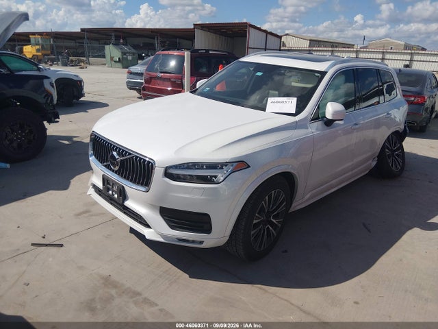 2022 VOLVO XC90 T6 MOMENTUM 7 PASSENGER 2