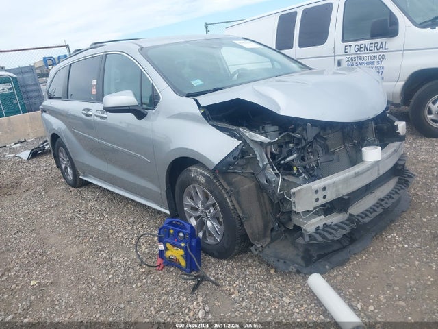 2024 TOYOTA SIENNA LE