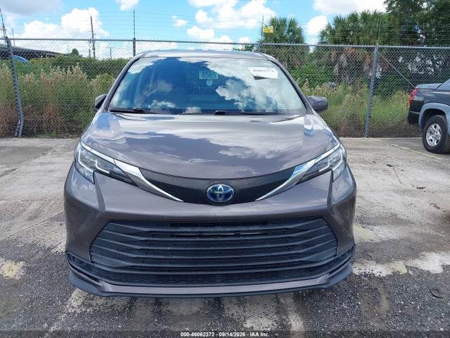 2021 TOYOTA SIENNA LE 12