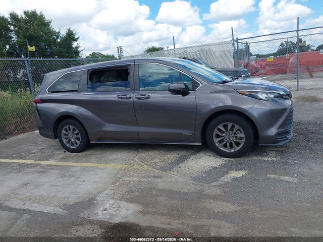 2021 TOYOTA SIENNA LE 13
