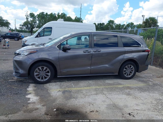 2021 TOYOTA SIENNA LE 14