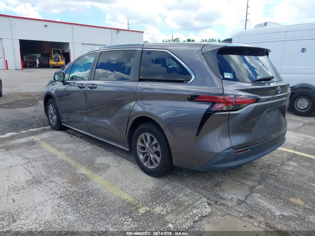 2021 TOYOTA SIENNA LE 3