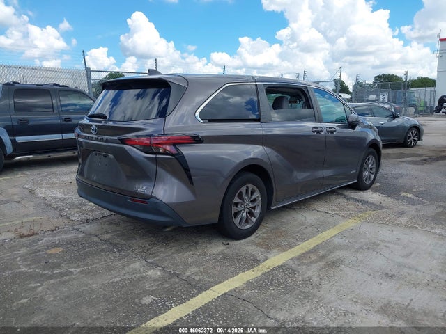2021 TOYOTA SIENNA LE 4