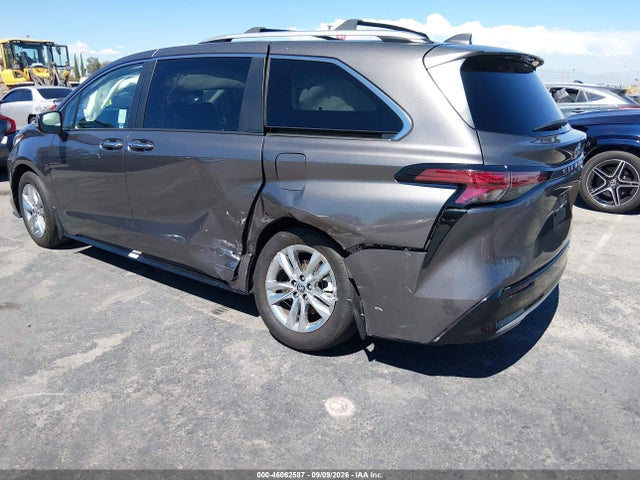 2023 TOYOTA SIENNA LIMITED 3