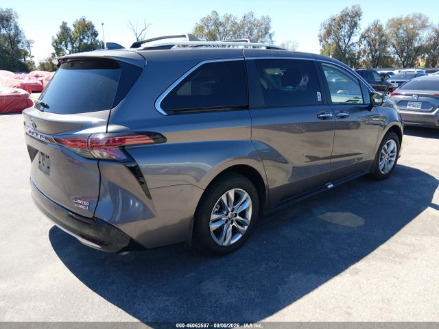 2023 TOYOTA SIENNA LIMITED 4