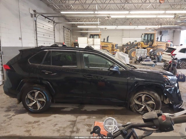 2022 TOYOTA RAV4 PRIME SE 13