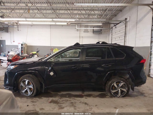 2022 TOYOTA RAV4 PRIME SE 14