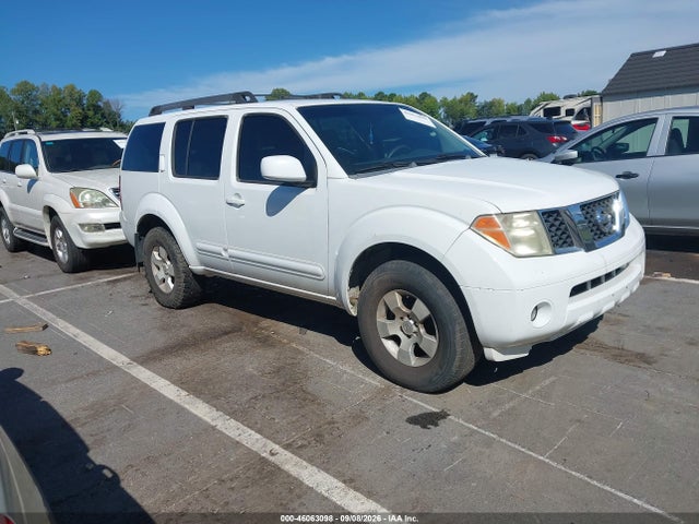 2005 NISSAN PATHFINDE SE