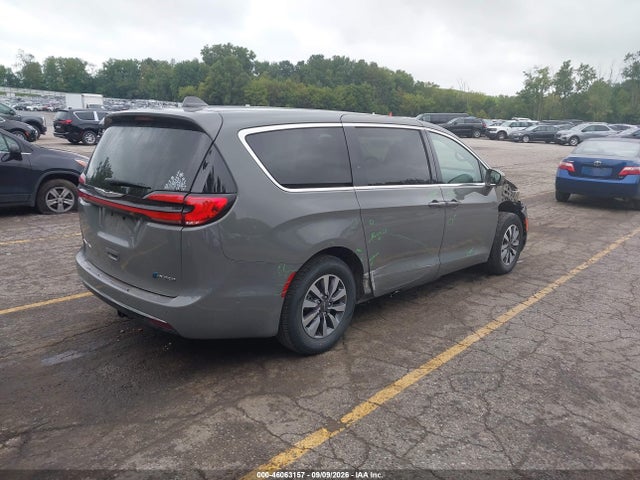 2022 CHRYSLER PACIFICA HYBRID TOURING L 4