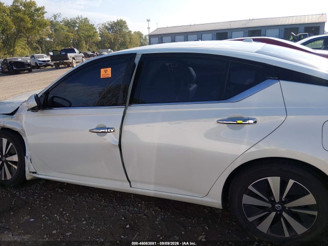 2022 NISSAN ALTIMA SL FWD 14