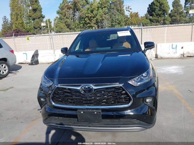 2026 TOYOTA HIGHLANDER HYBRID PLATINUM 12