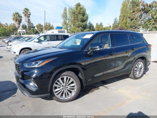2026 TOYOTA HIGHLANDER HYBRID PLATINUM 2