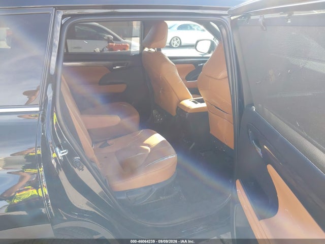2026 TOYOTA HIGHLANDER HYBRID PLATINUM 8