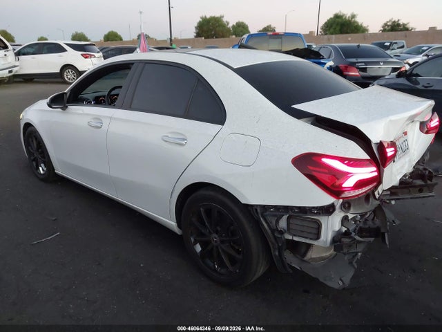 2021 MERCEDES-BENZ A 220 3