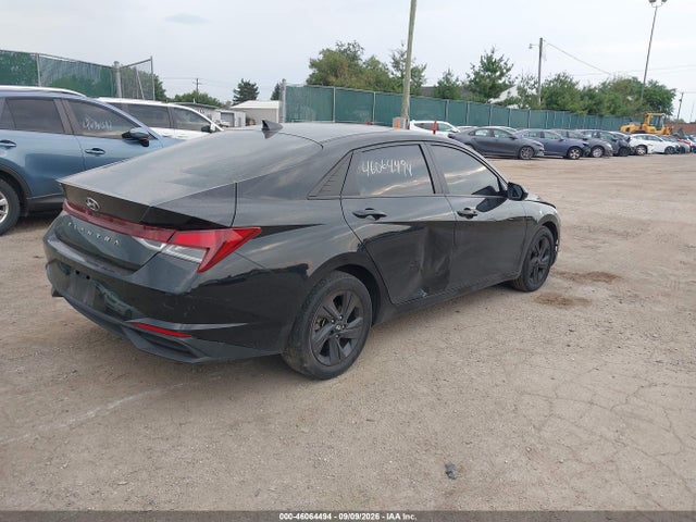 2022 HYUNDAI ELANTRA SEL 4