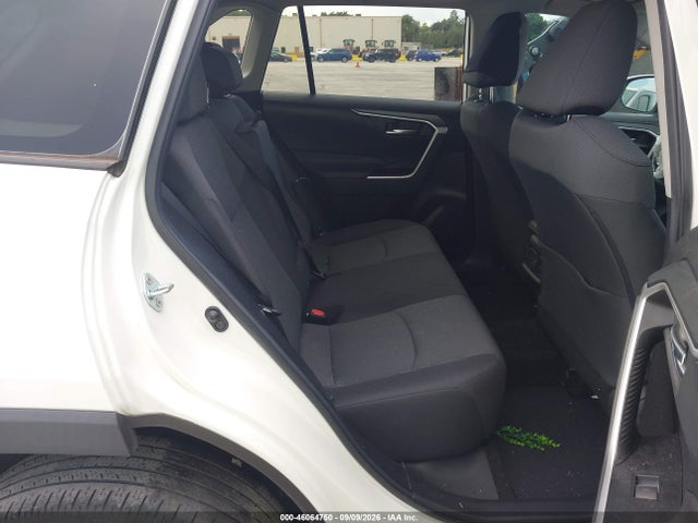 2023 TOYOTA RAV4 XLE 8