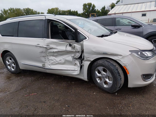 2017 CHRYSLER PACIFICA TOURING-L PLUS 6
