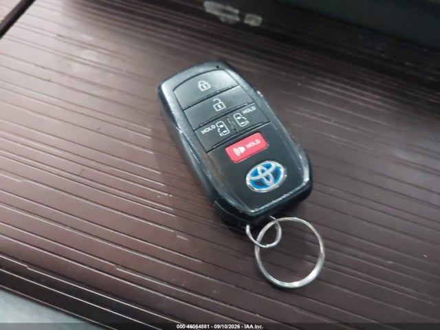 2022 TOYOTA SIENNA LE 11