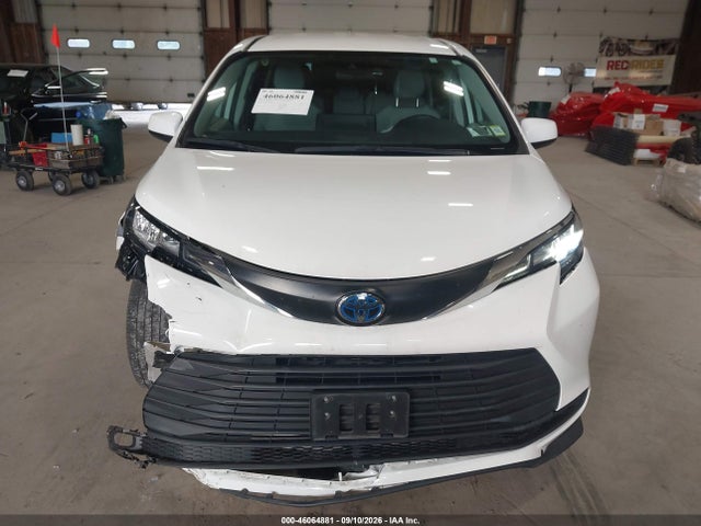 2022 TOYOTA SIENNA LE 12